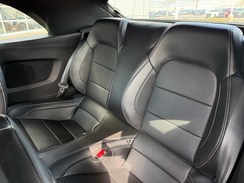 Ford Mustang Vehicle Full-screen Gallery Image 15