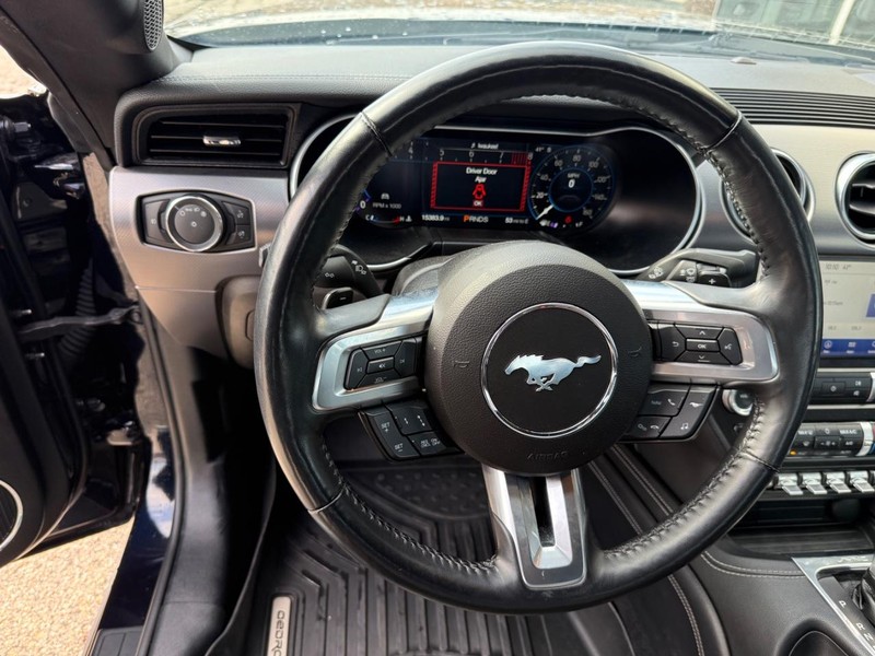 Ford Mustang Vehicle Full-screen Gallery Image 16
