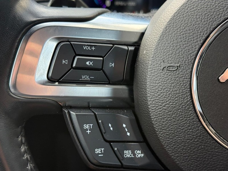 Ford Mustang Vehicle Full-screen Gallery Image 17