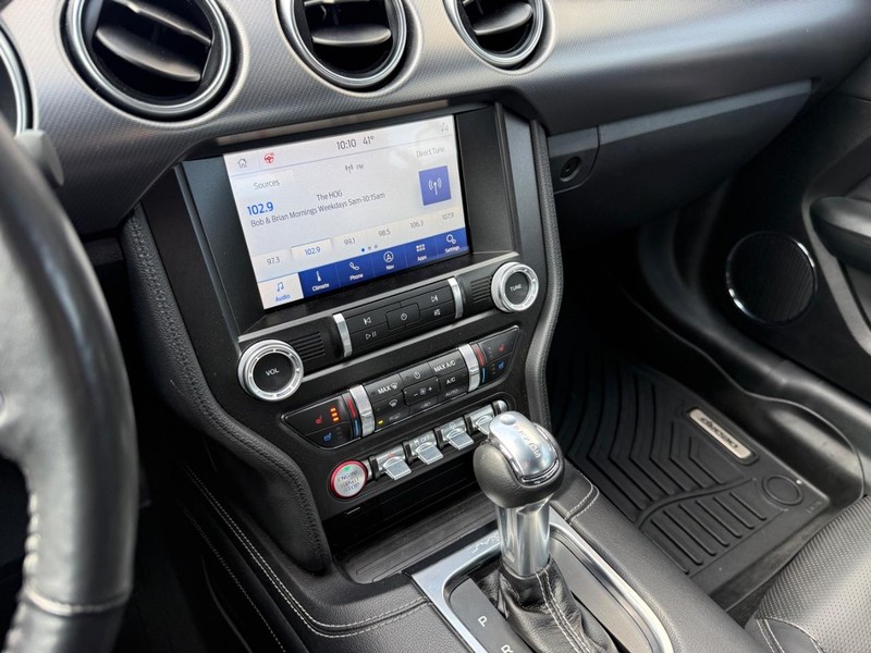 Ford Mustang Vehicle Full-screen Gallery Image 22