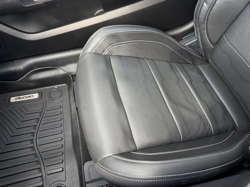 Ford Mustang Vehicle Full-screen Gallery Image 24