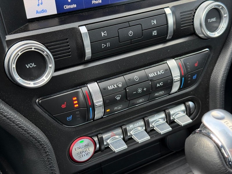 Ford Mustang Vehicle Full-screen Gallery Image 25