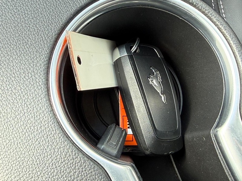 Ford Mustang Vehicle Full-screen Gallery Image 27