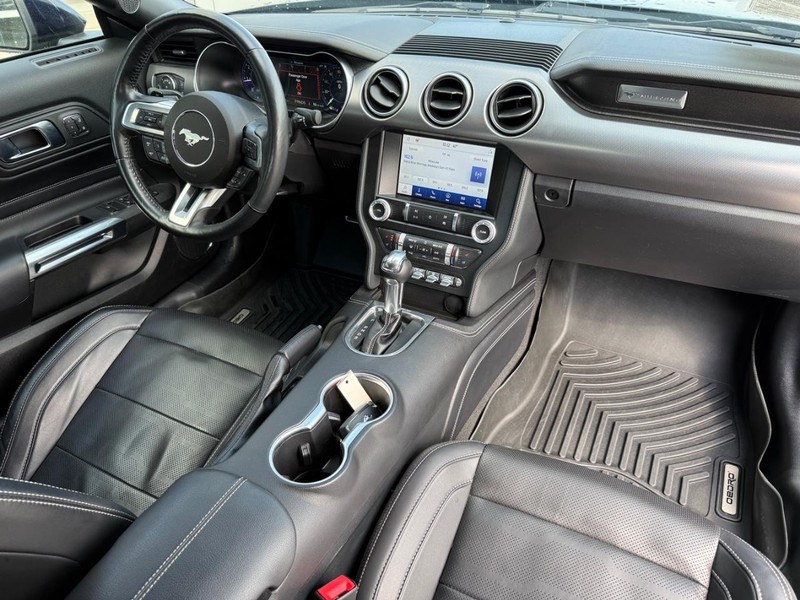 Ford Mustang Vehicle Full-screen Gallery Image 29