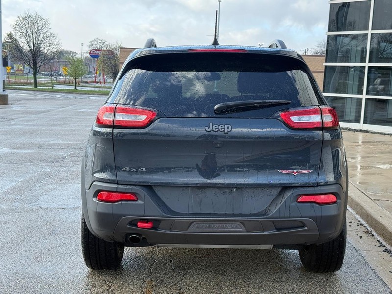 Jeep Cherokee Vehicle Full-screen Gallery Image 04
