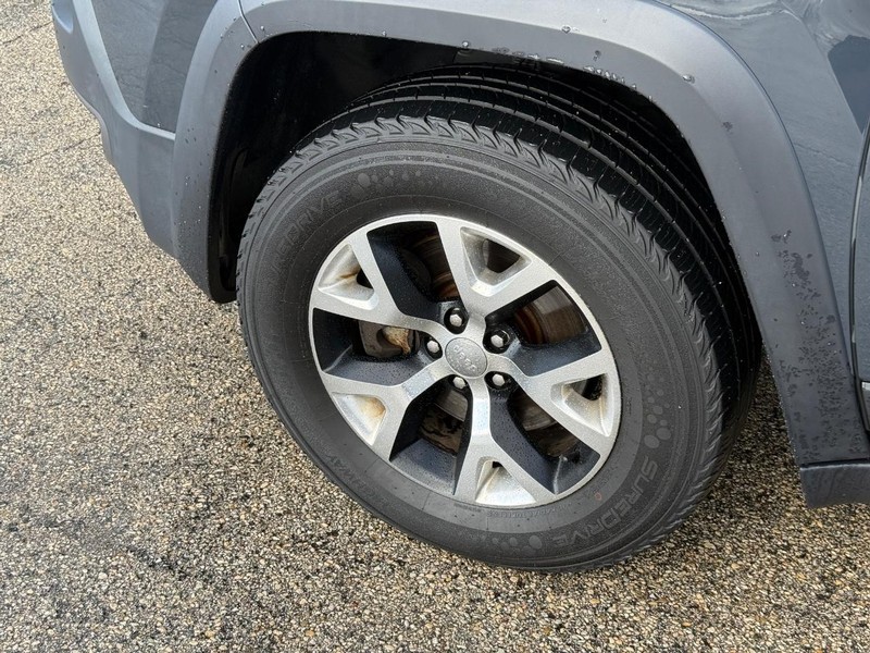 Jeep Cherokee Vehicle Full-screen Gallery Image 10