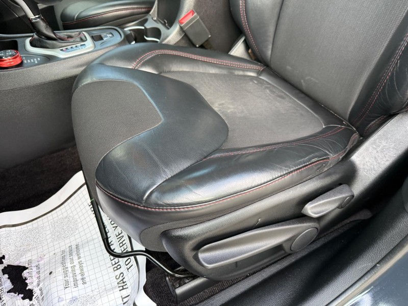 Jeep Cherokee Vehicle Full-screen Gallery Image 17
