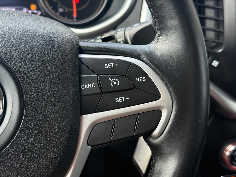 Jeep Cherokee Vehicle Full-screen Gallery Image 21