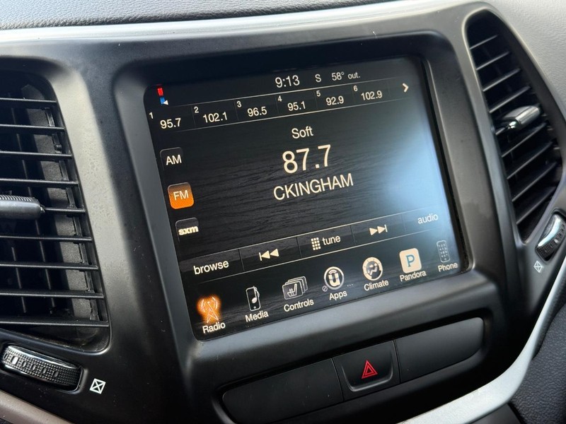 Jeep Cherokee Vehicle Full-screen Gallery Image 23