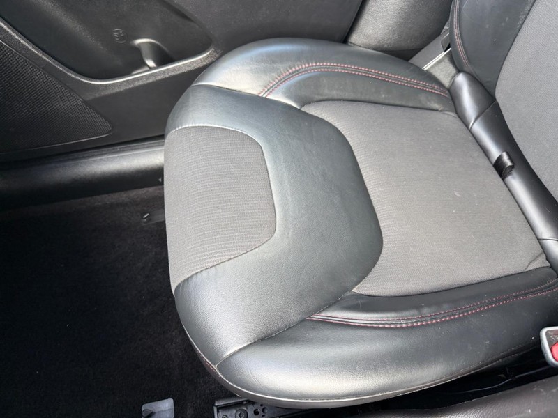 Jeep Cherokee Vehicle Full-screen Gallery Image 27