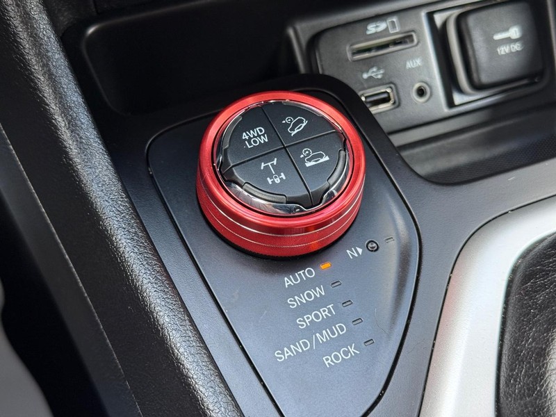 Jeep Cherokee Vehicle Full-screen Gallery Image 29
