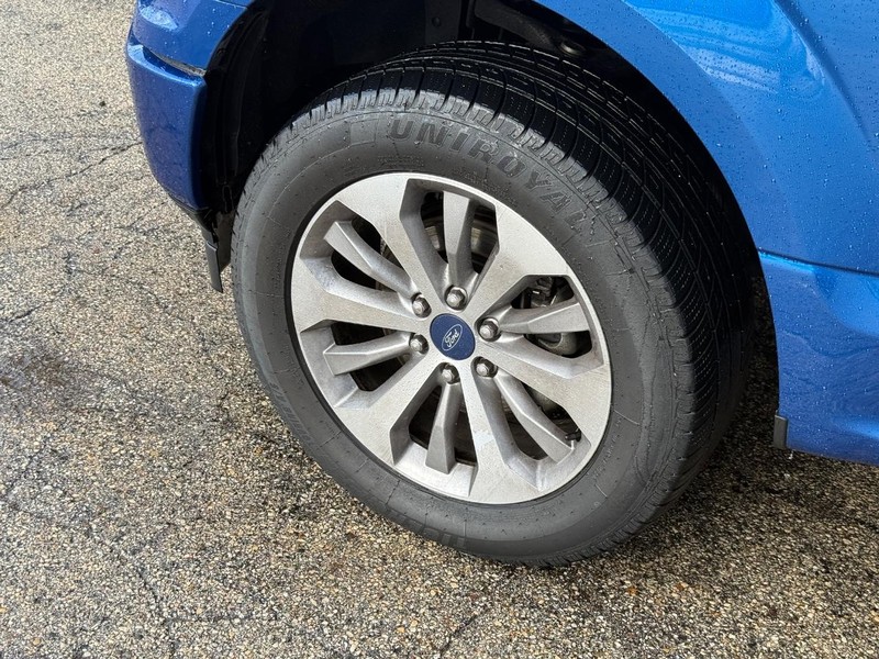 Ford F-150 Vehicle Full-screen Gallery Image 10