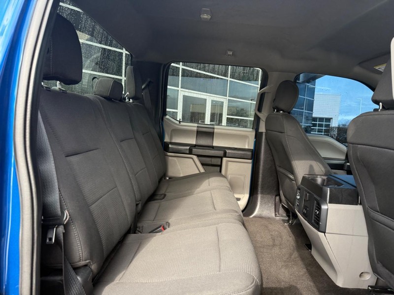 Ford F-150 Vehicle Full-screen Gallery Image 12