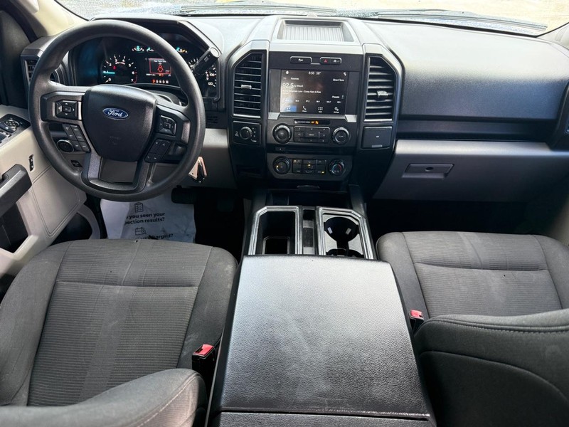Ford F-150 Vehicle Full-screen Gallery Image 13