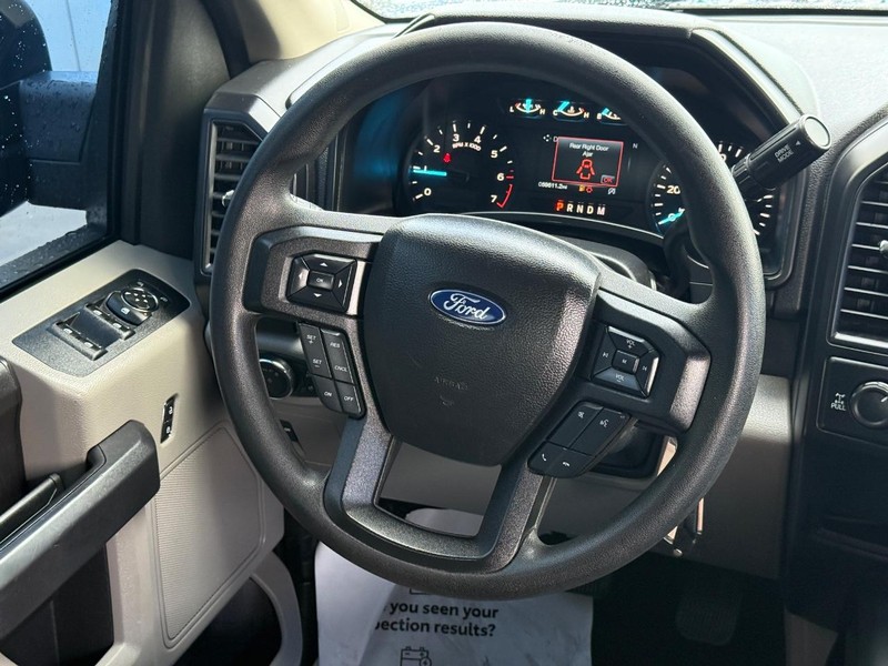 Ford F-150 Vehicle Full-screen Gallery Image 14