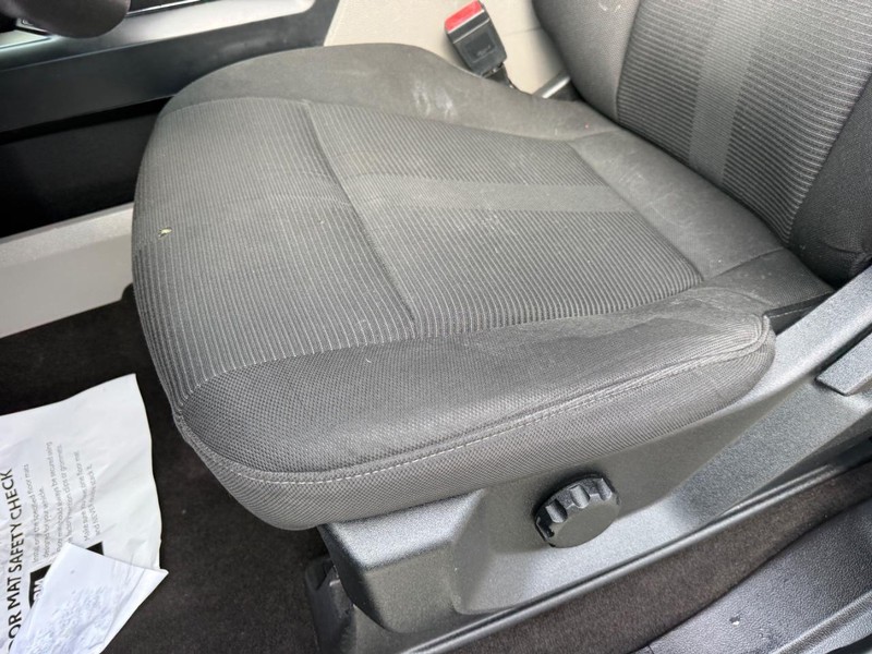 Ford F-150 Vehicle Full-screen Gallery Image 17