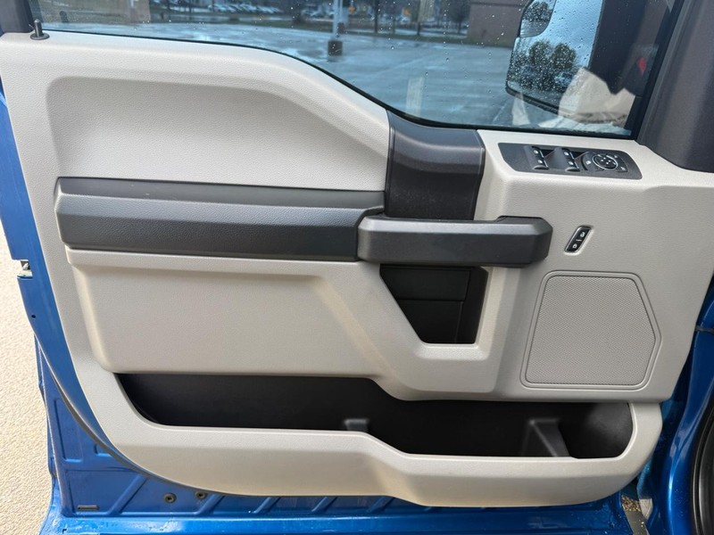 Ford F-150 Vehicle Full-screen Gallery Image 19