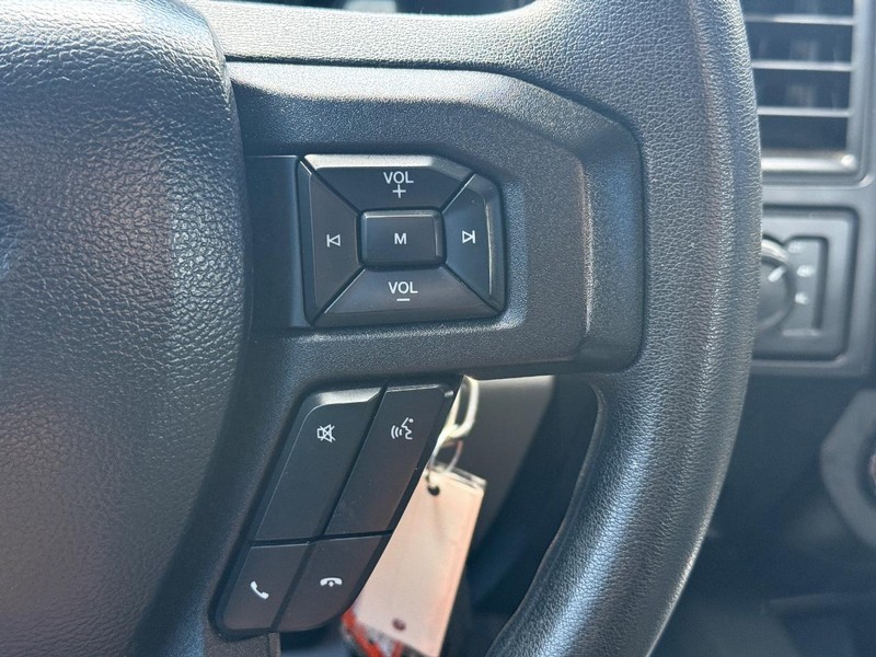 Ford F-150 Vehicle Full-screen Gallery Image 21
