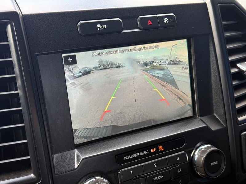 Ford F-150 Vehicle Full-screen Gallery Image 24