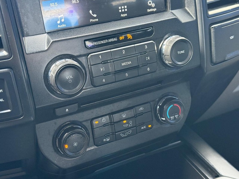 Ford F-150 Vehicle Full-screen Gallery Image 26