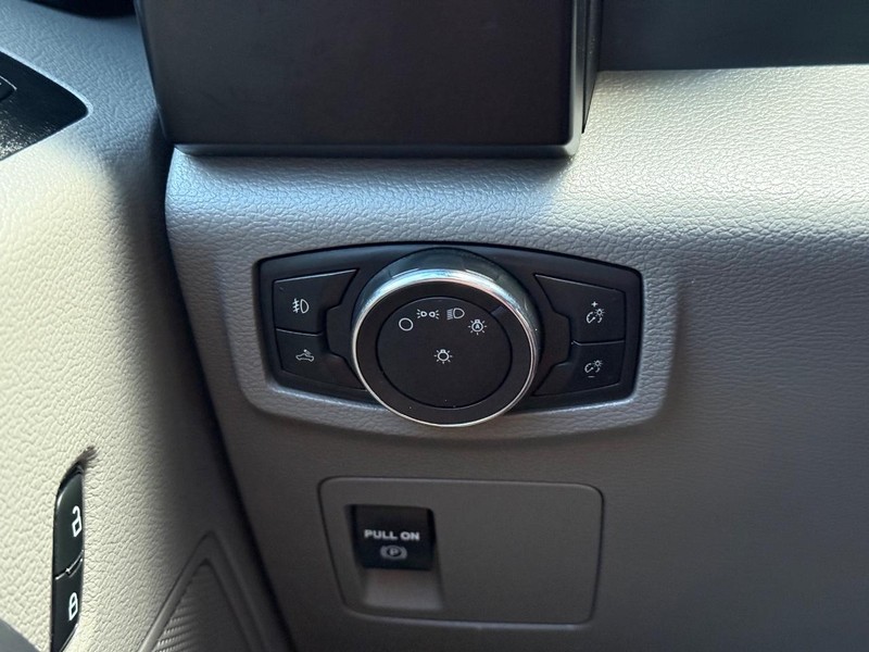 Ford F-150 Vehicle Full-screen Gallery Image 28