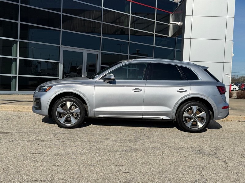 Audi Q5 Vehicle Full-screen Gallery Image 06