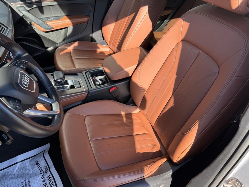 Audi Q5 Vehicle Full-screen Gallery Image 16
