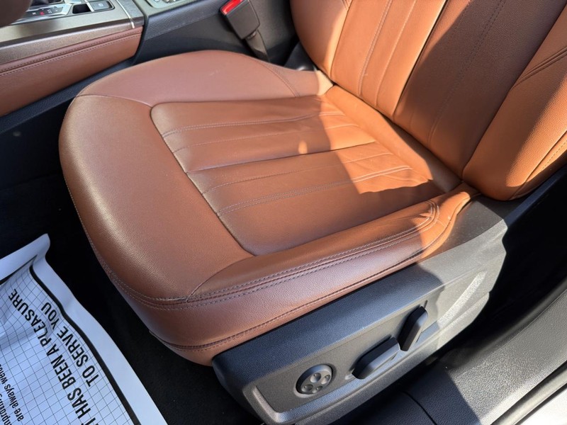 Audi Q5 Vehicle Full-screen Gallery Image 17