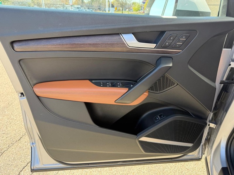 Audi Q5 Vehicle Full-screen Gallery Image 19