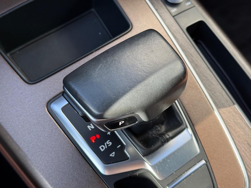 Audi Q5 Vehicle Full-screen Gallery Image 26