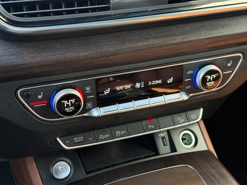Audi Q5 Vehicle Full-screen Gallery Image 27
