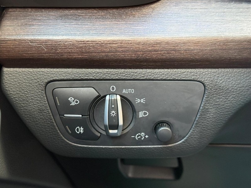 Audi Q5 Vehicle Full-screen Gallery Image 29