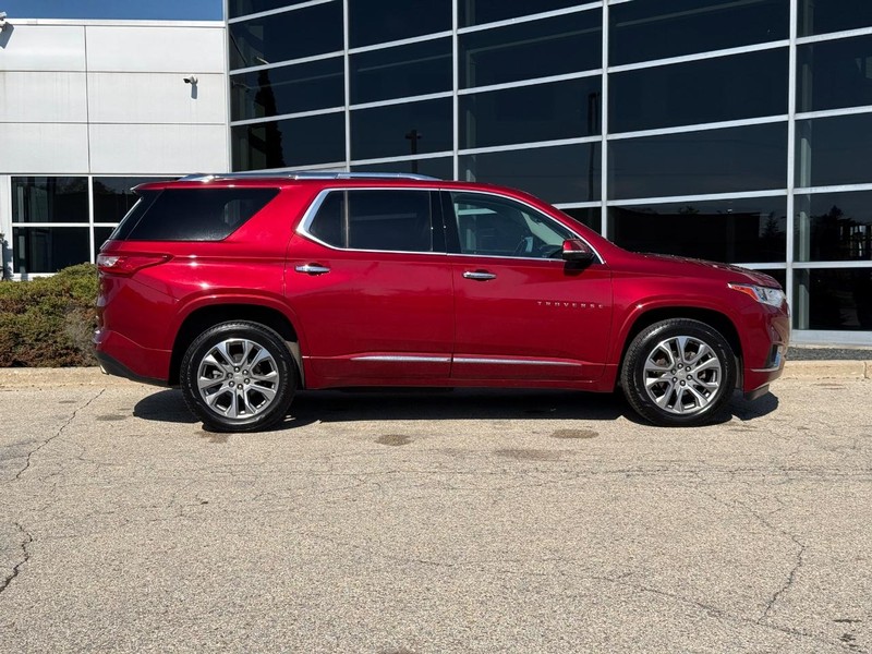 Chevrolet Traverse Vehicle Full-screen Gallery Image 02