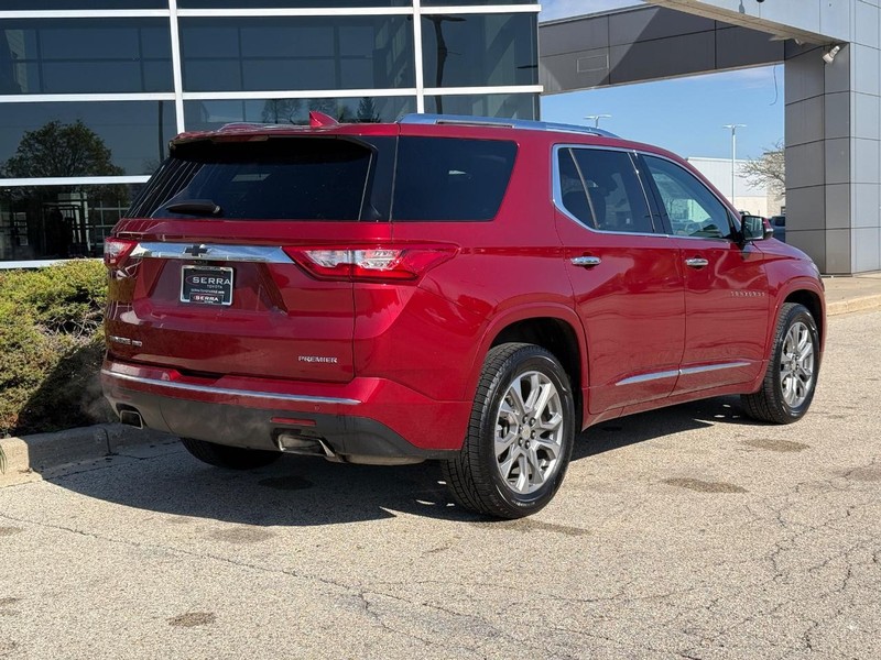 Chevrolet Traverse Vehicle Full-screen Gallery Image 03