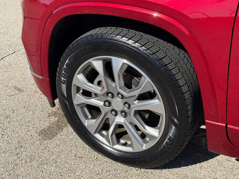 Chevrolet Traverse Vehicle Full-screen Gallery Image 10
