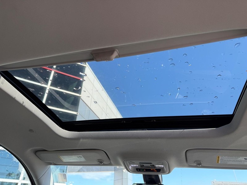 Chevrolet Traverse Vehicle Full-screen Gallery Image 16