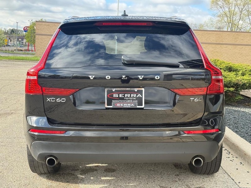 Volvo XC60 Vehicle Full-screen Gallery Image 03