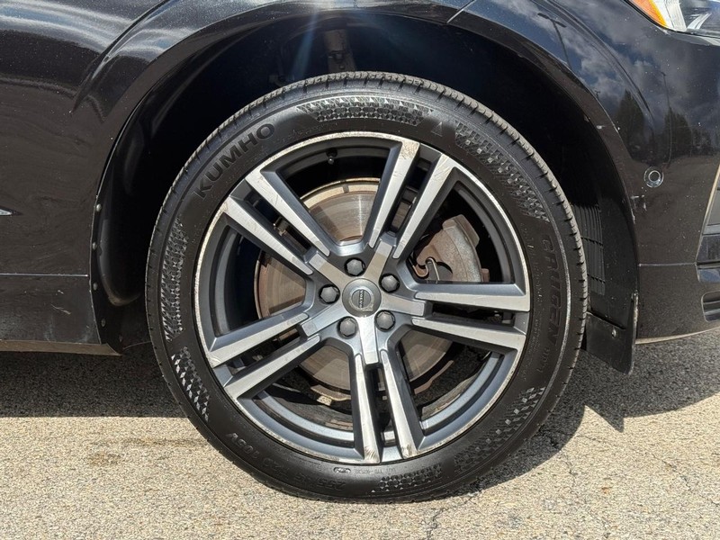 Volvo XC60 Vehicle Full-screen Gallery Image 09