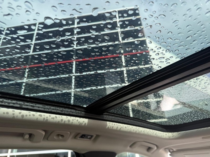 Volvo XC60 Vehicle Full-screen Gallery Image 12