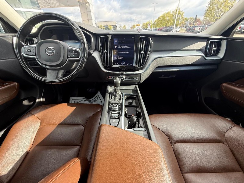 Volvo XC60 Vehicle Full-screen Gallery Image 13