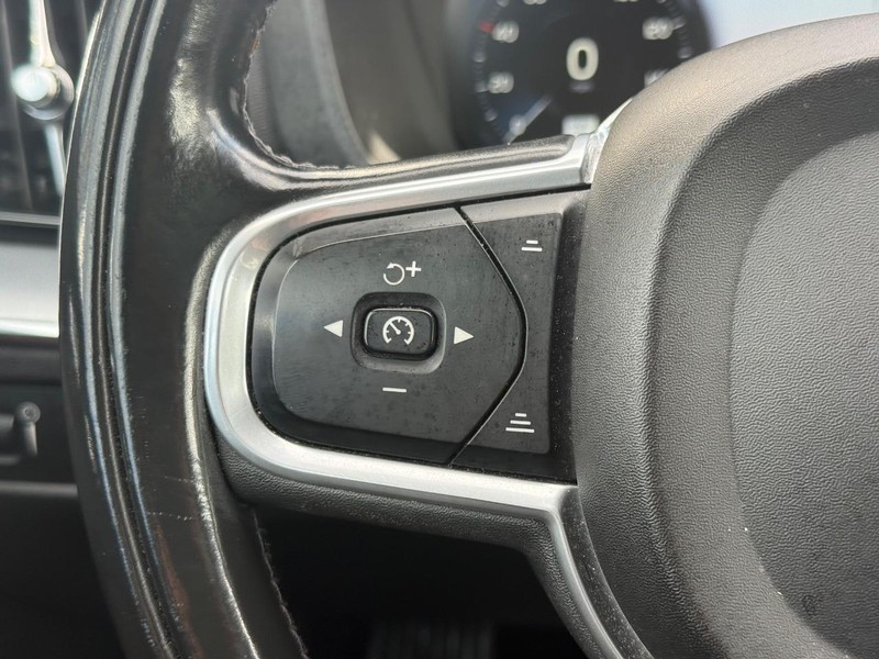Volvo XC60 Vehicle Full-screen Gallery Image 15