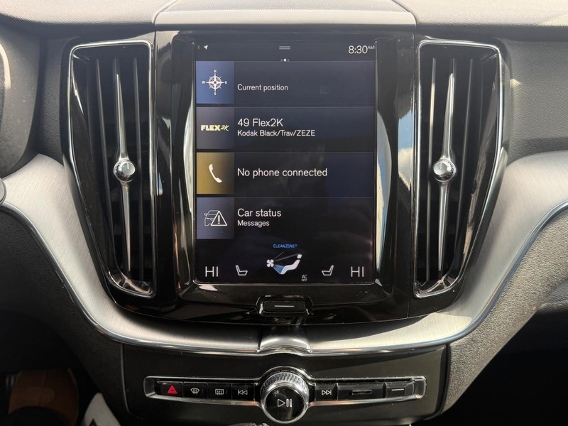 Volvo XC60 Vehicle Full-screen Gallery Image 17
