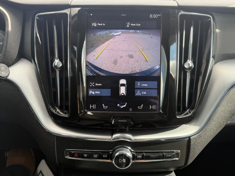 Volvo XC60 Vehicle Full-screen Gallery Image 18