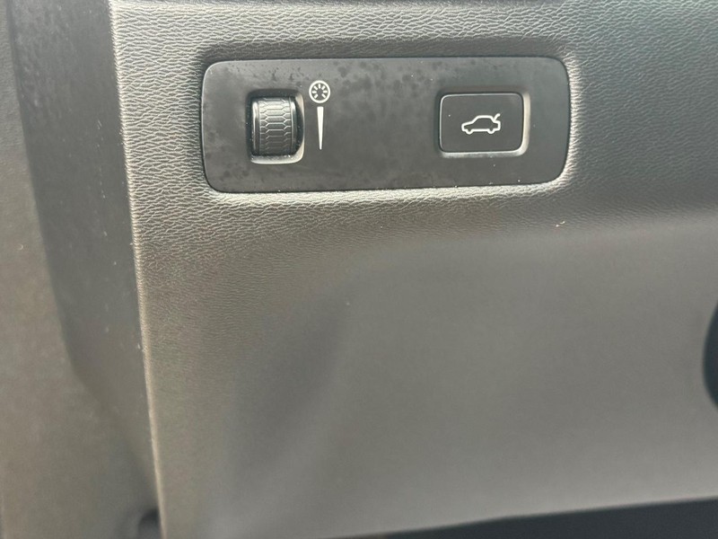 Volvo XC60 Vehicle Full-screen Gallery Image 22