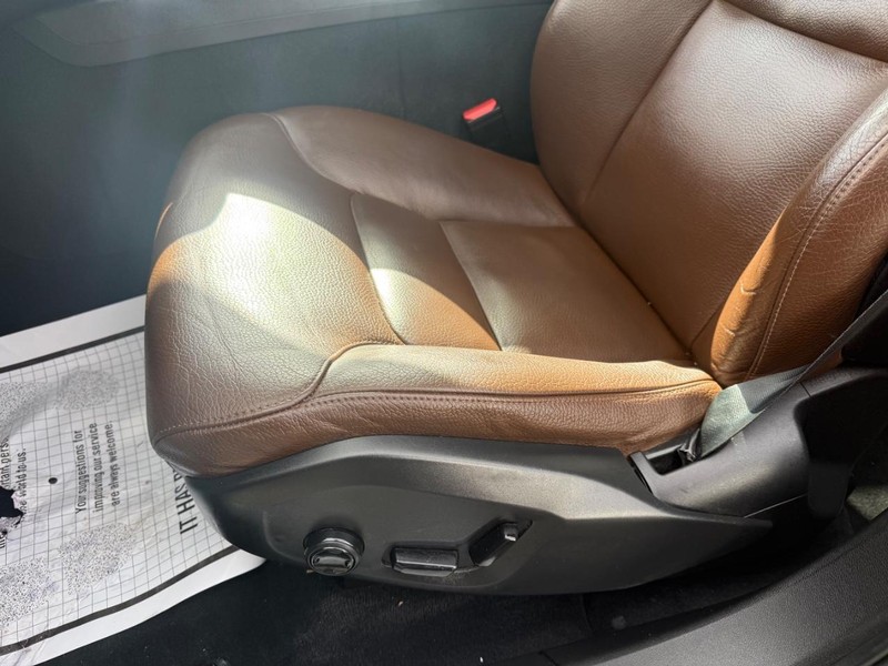 Volvo XC60 Vehicle Full-screen Gallery Image 25