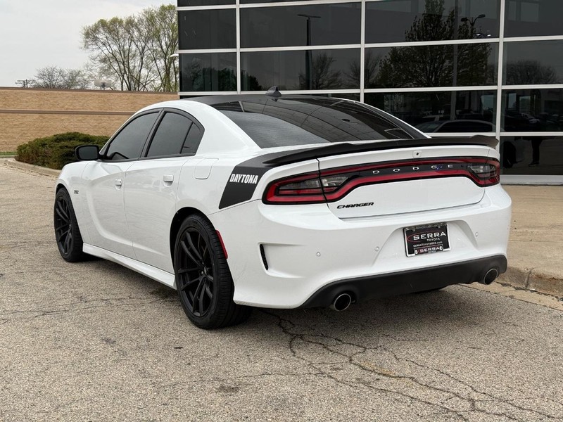 Dodge Charger Vehicle Full-screen Gallery Image 05