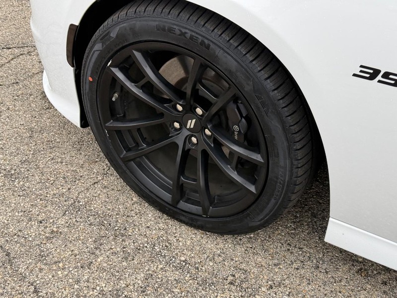 Dodge Charger Vehicle Full-screen Gallery Image 10