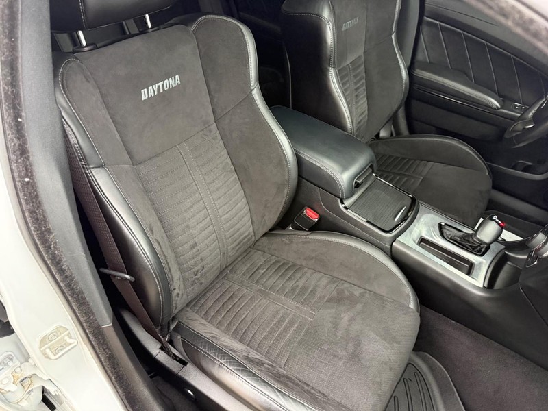 Dodge Charger Vehicle Full-screen Gallery Image 11