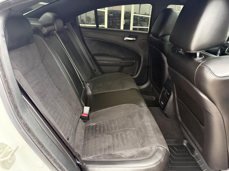 Dodge Charger Vehicle Full-screen Gallery Image 12