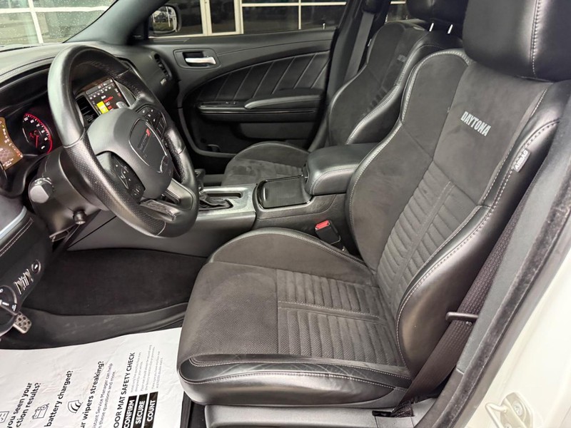 Dodge Charger Vehicle Full-screen Gallery Image 16